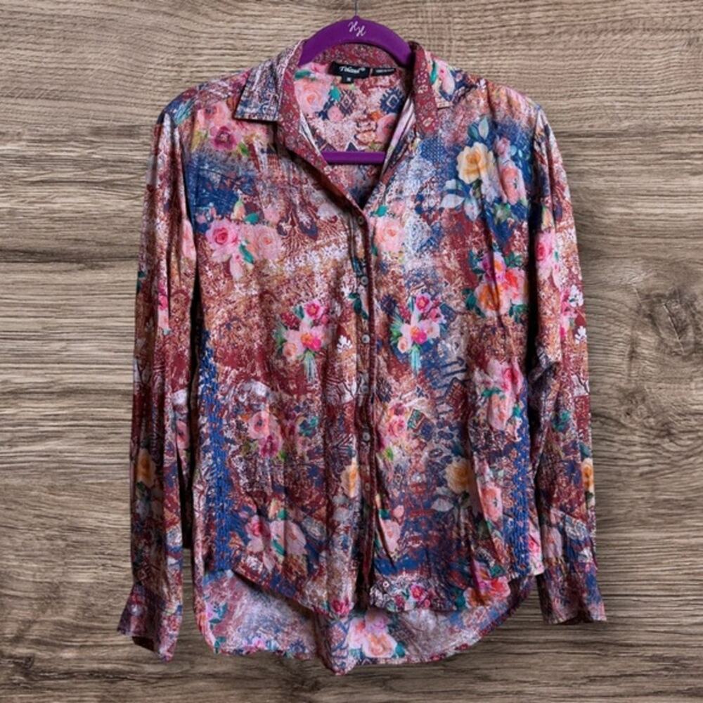 Tolani floral embroidered button-down shirt. Medium.